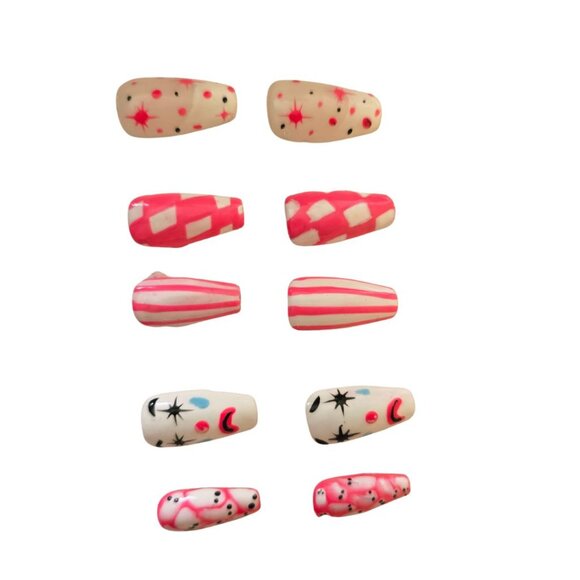 Fake nails, red stars and circus type - Picture 2 of 2